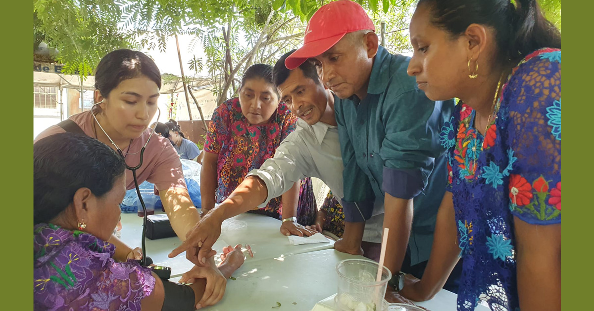 Clase de Salud Pública Global de UW Bothell visita aldeas en Guatemala