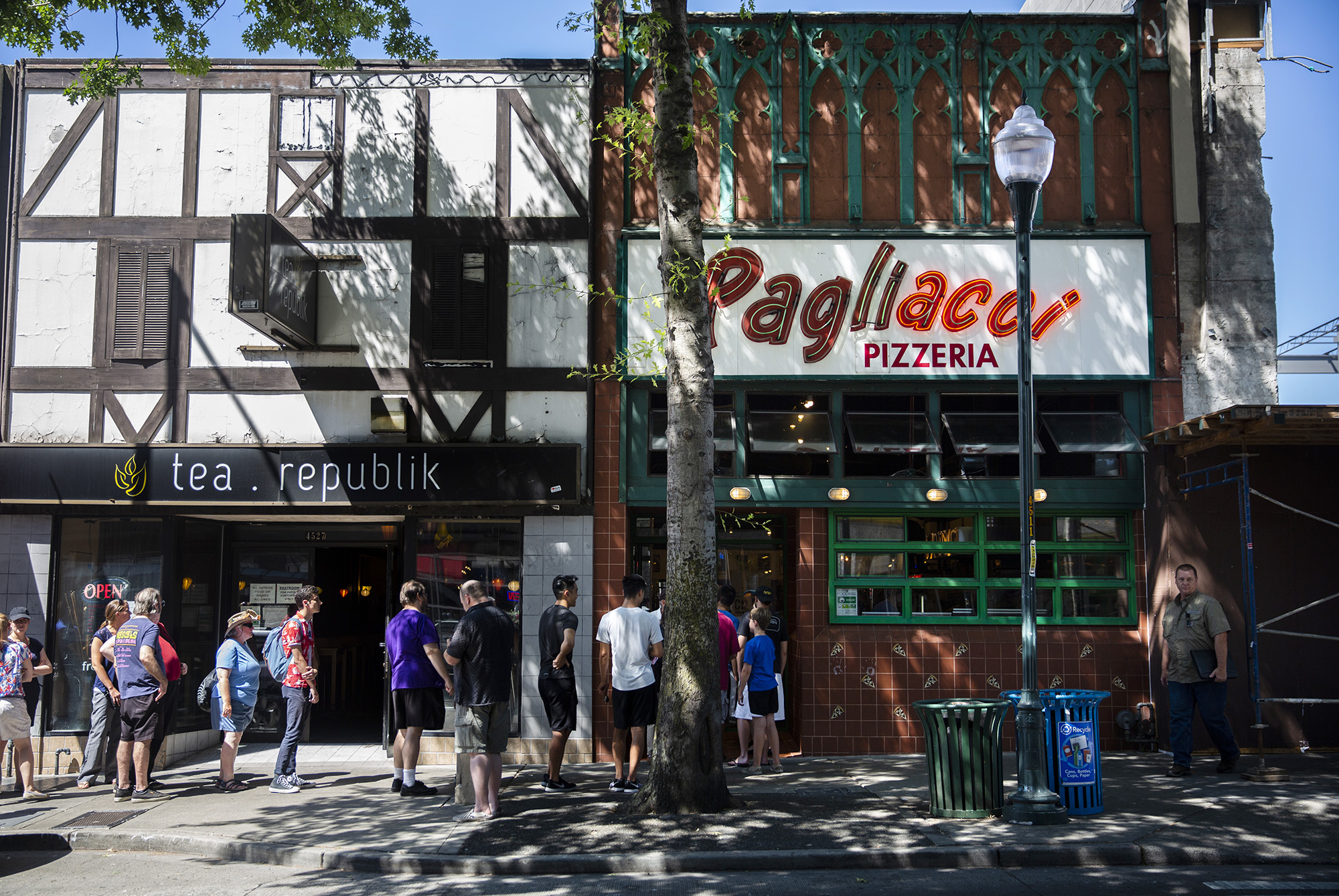 PAGLIACCI PIZZA, U DISTRICT PIZZA, PAGLIACCI CLOSES