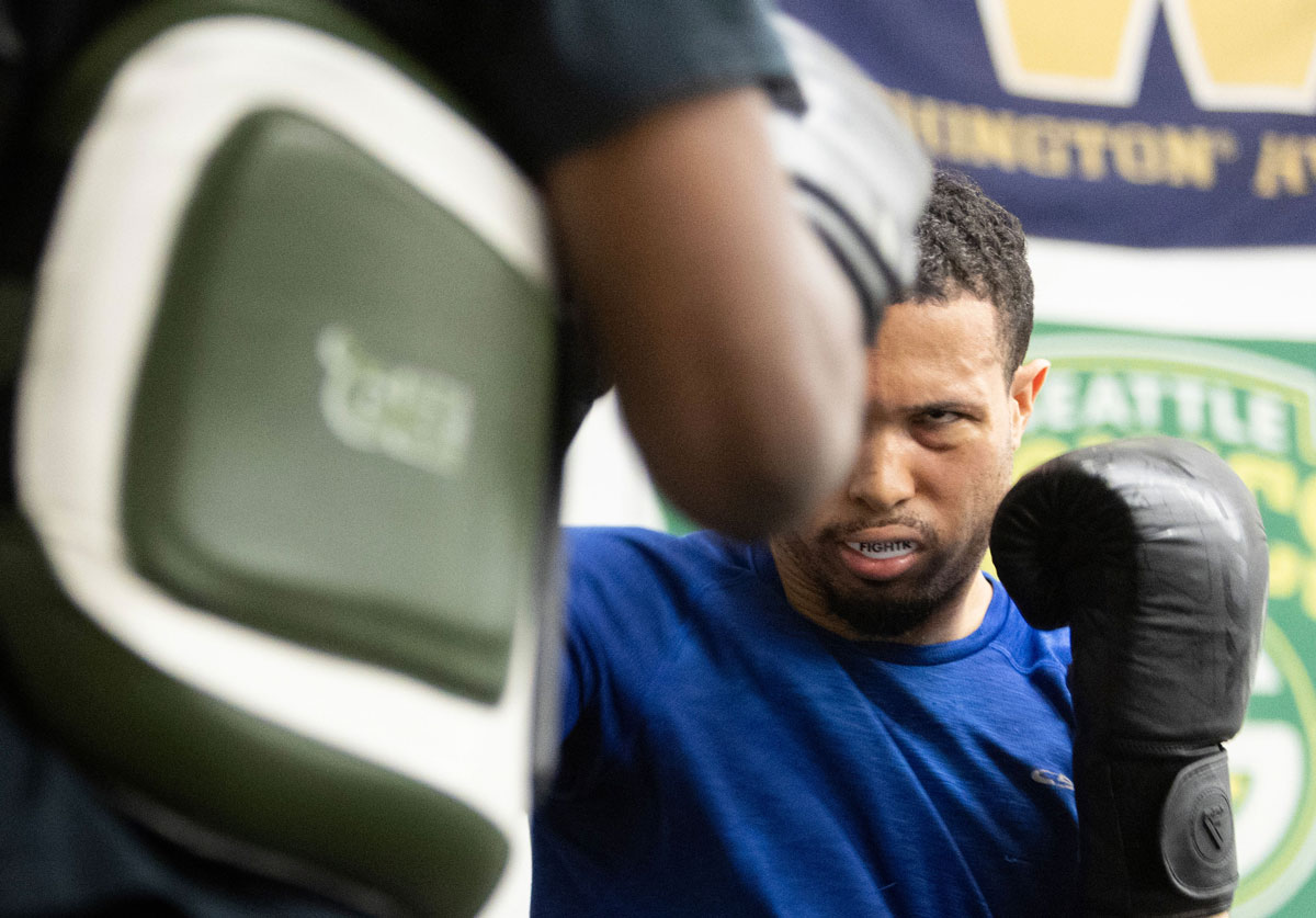 Two men boxing